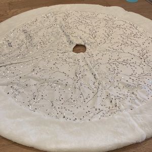 White silver Christmas tree skirt
